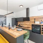 1 Bedroom In Διαμέρισμα *