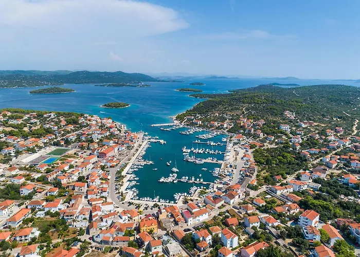 1 Bedroom In דירה *